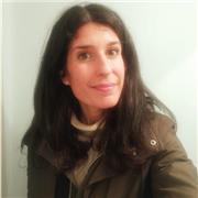 Clases de apoyo de primaria. Cuidado de niños realizando actividades de canguro